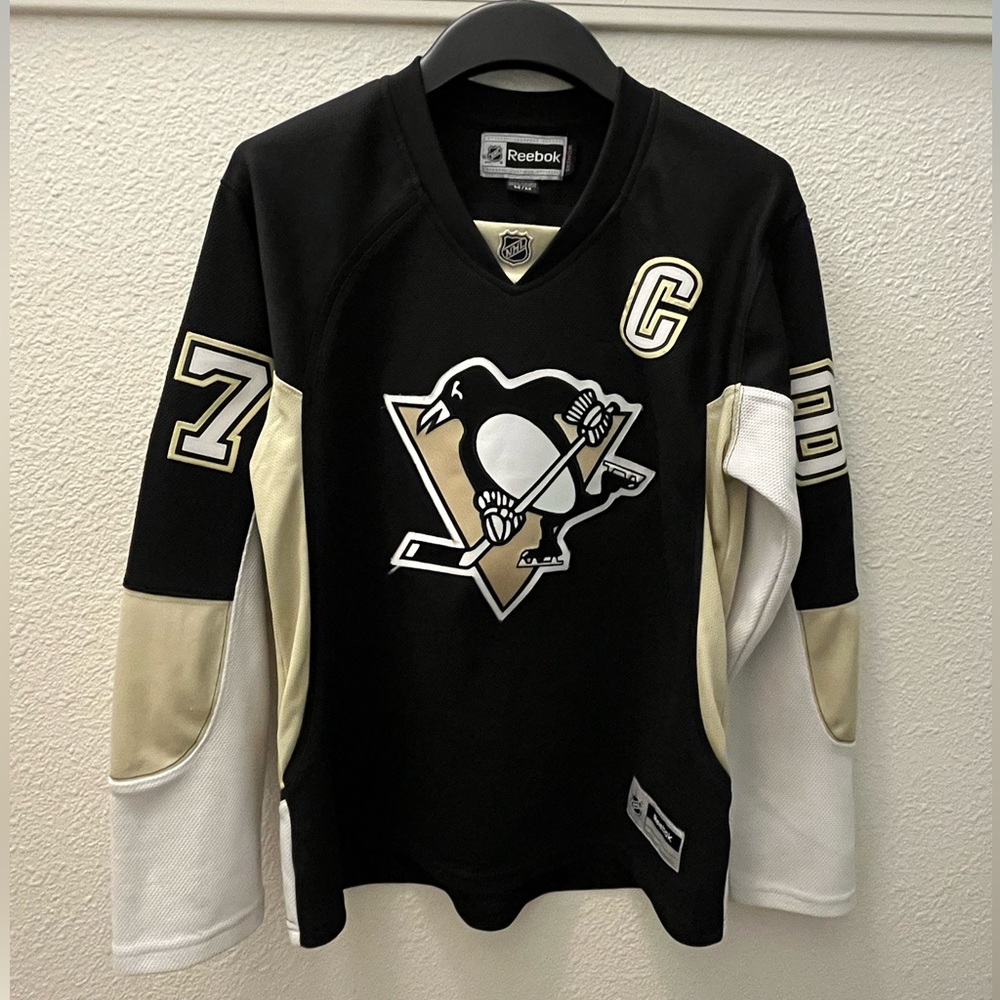 Reebok Womens Crosby Jersey- Size medium. Great condition